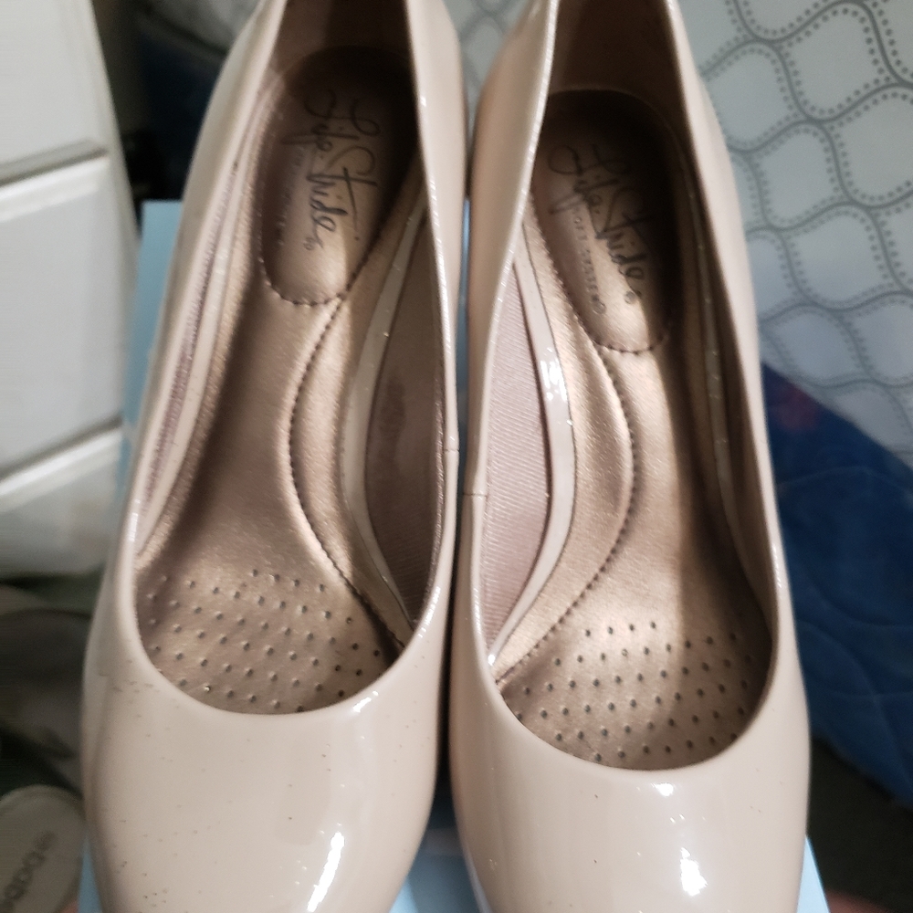 Womens shoes
